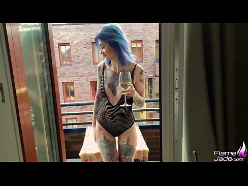 ❤️ Sjajna djevojka siše s gutljajem i strastveno jebe pod otvorenim nebom Porno na hr.pornobot.ru ❌❤